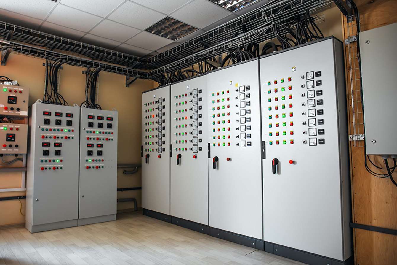 Schalt­anlagen­bau bei Elektro Kayser in Bischofsheim